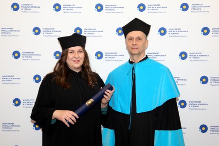 dr Barbara Linsztet wraz z promotorem prof. dr. hab. Adamem Dobaczewskim. Kliknij, aby powiększyć zdjęcie.